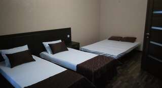 Гостиница Гостевой Дом «Ника» Геленджик Двухместный номер с 2 отдельными кроватями и дополнительной кроватью-5
